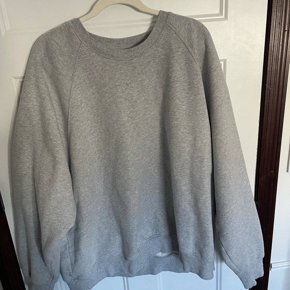 Aritzia Mega Raglan Crewneck